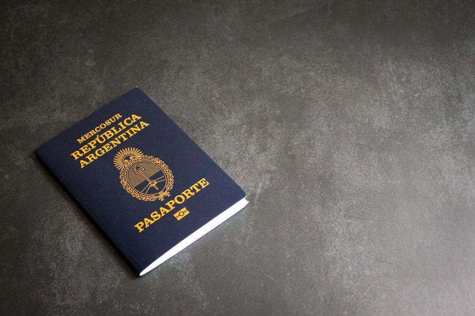 Encounters with Bureaucracy and Belonging on the Path to Dual Citizenship